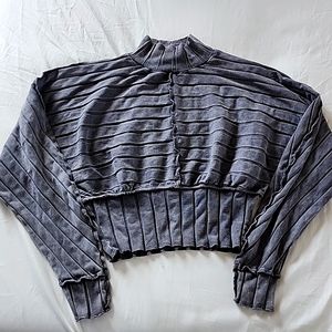 ✨️ UO Cropped Mock Neck ✨️